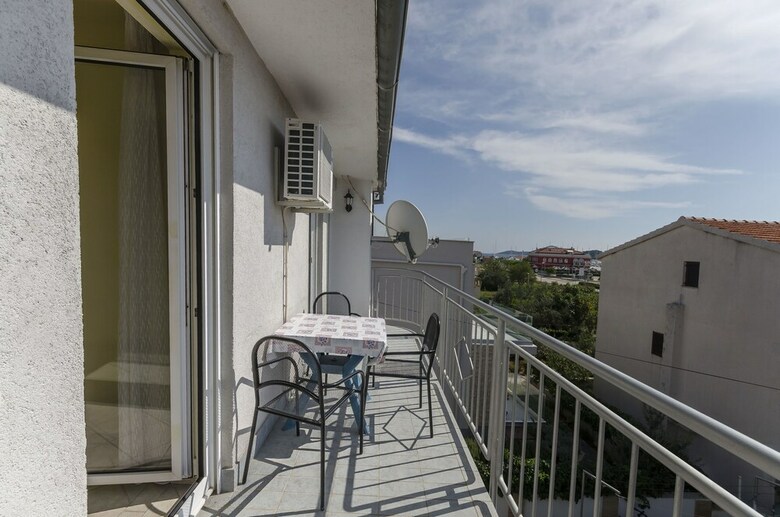 Apartment And Room Ilija