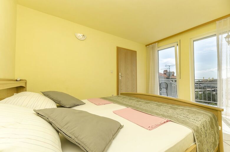 Apartment And Room Ilija