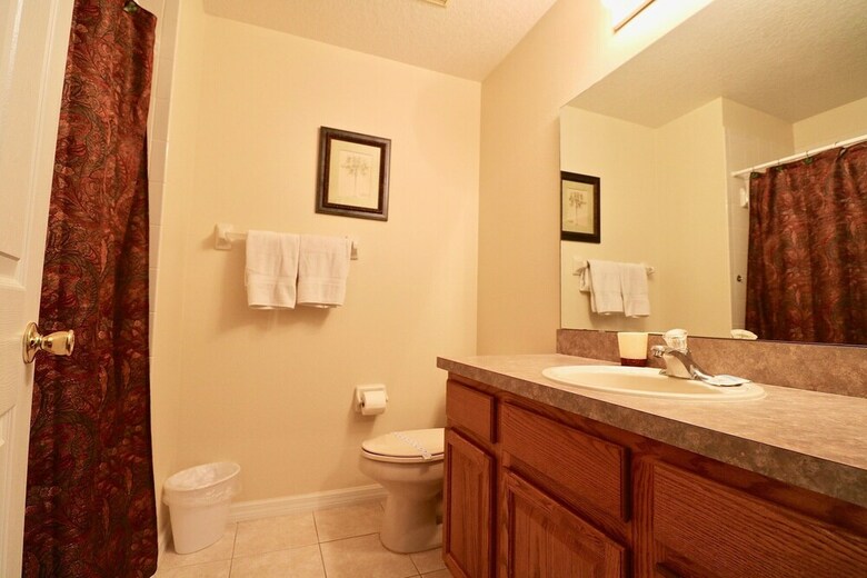 Perfect Large Gated Home W/ Pool Near Golf Course