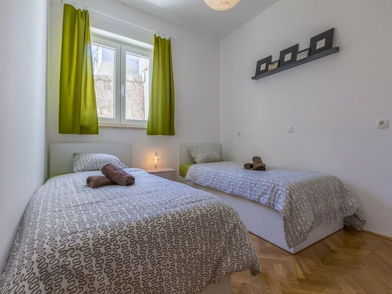 Apartment Color Green