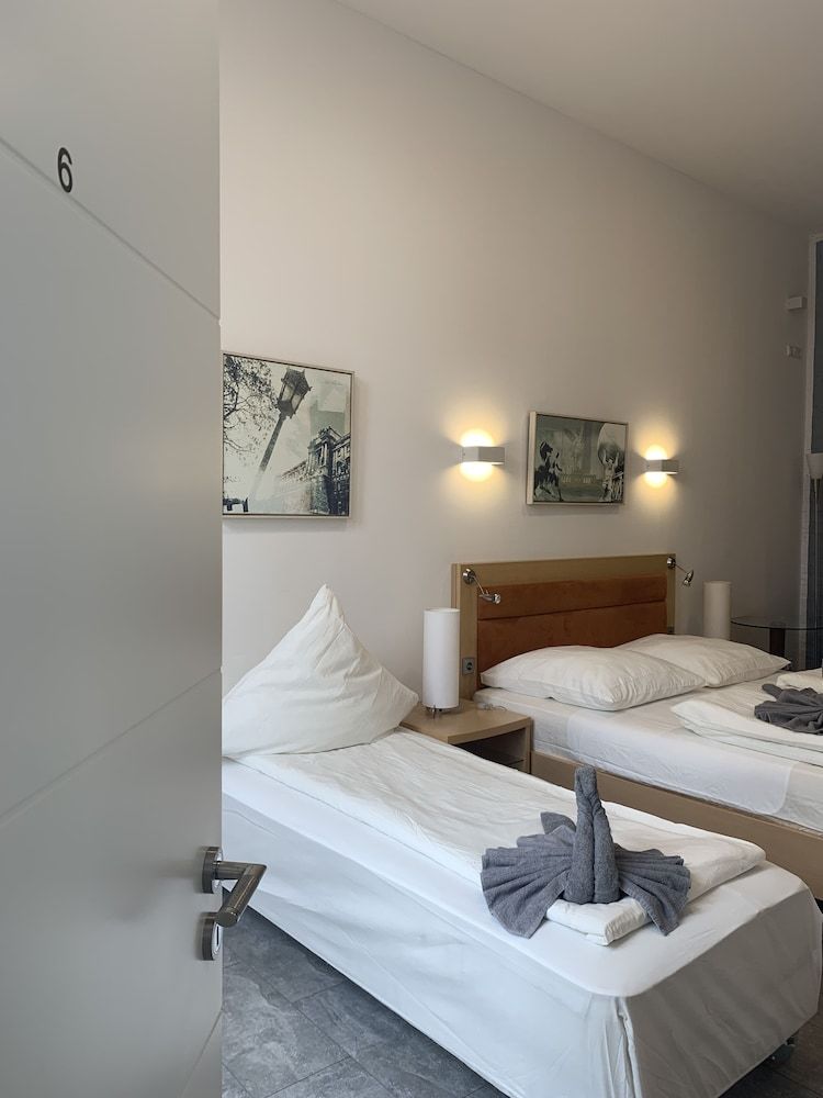 Hotel Lovely Rooms Next To The Trainstation Wg