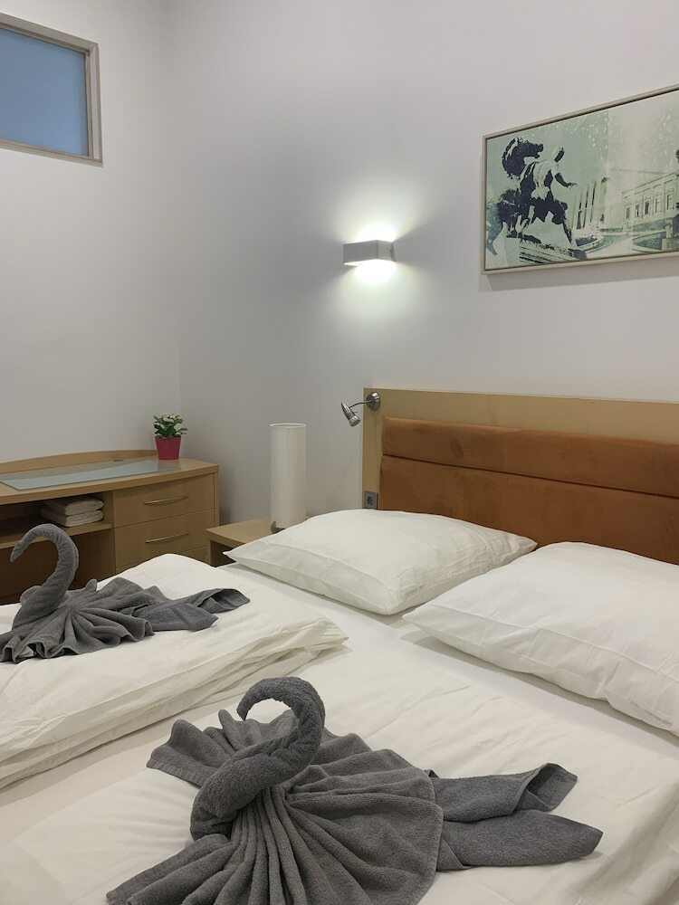 Hotel Lovely Rooms Next To The Trainstation Wg