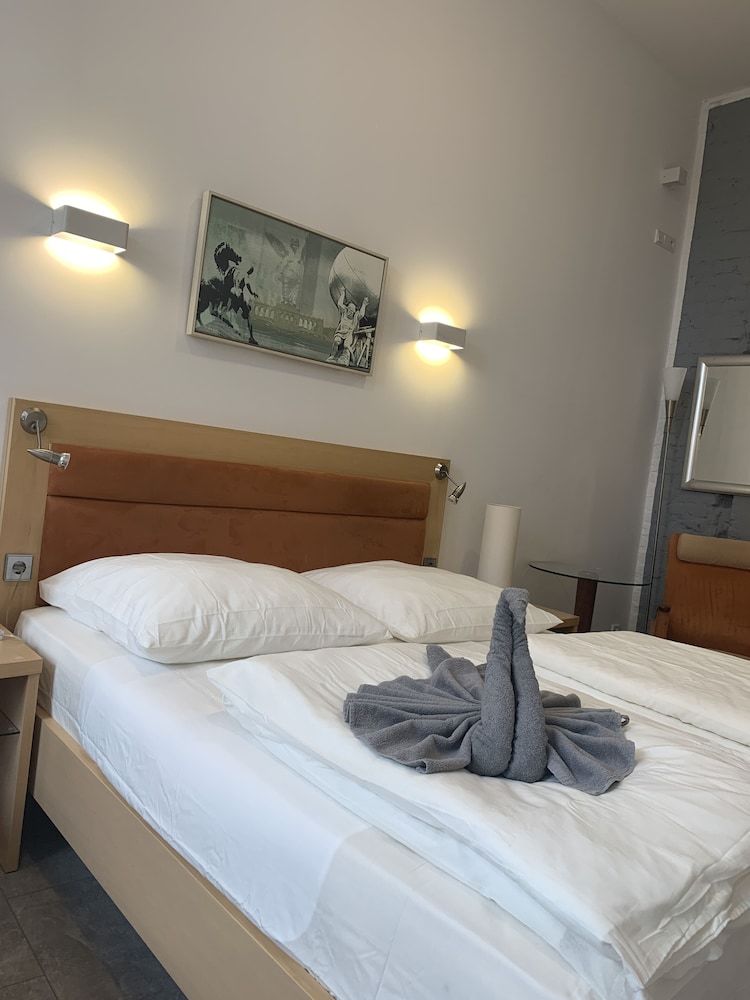 Hotel Lovely Rooms Next To The Trainstation Wg