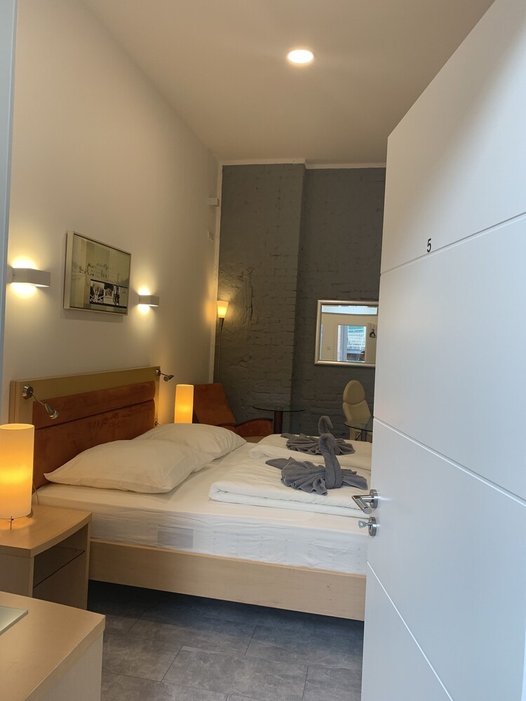 Hotel Lovely Rooms Next To The Trainstation Wg