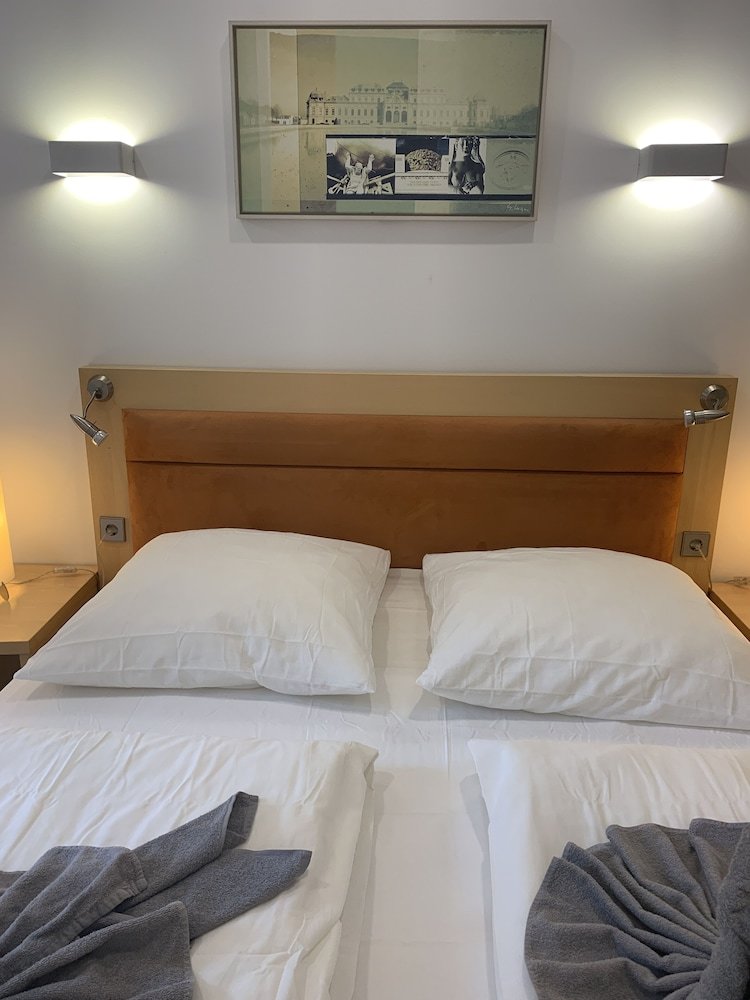 Hotel Lovely Rooms Next To The Trainstation Wg