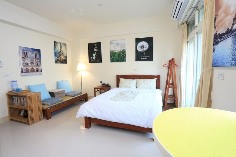 Hotel Downshifted House