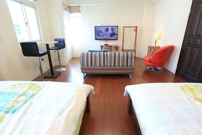Hotel Downshifted House