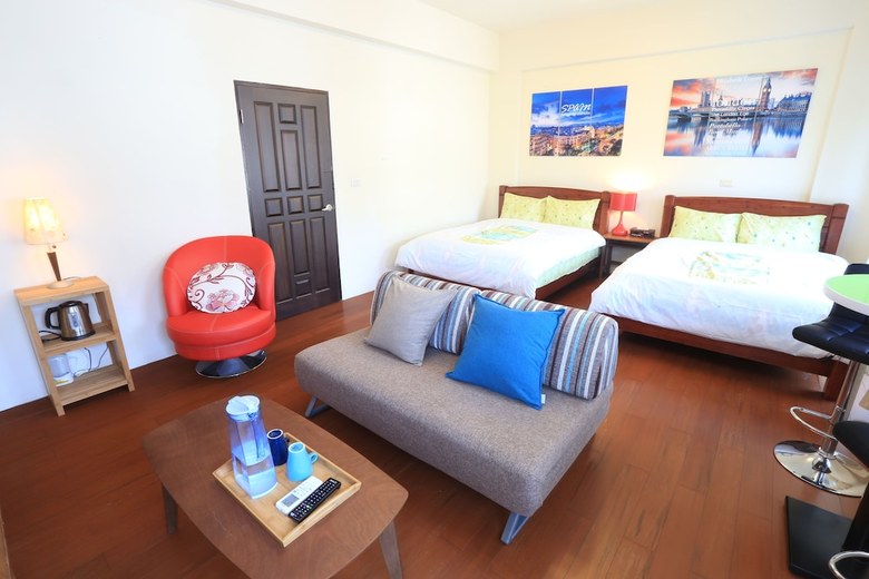 Hotel Downshifted House