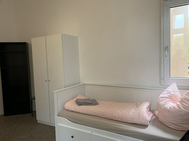 Hotel Private Room 5 Min To Main Station Wg