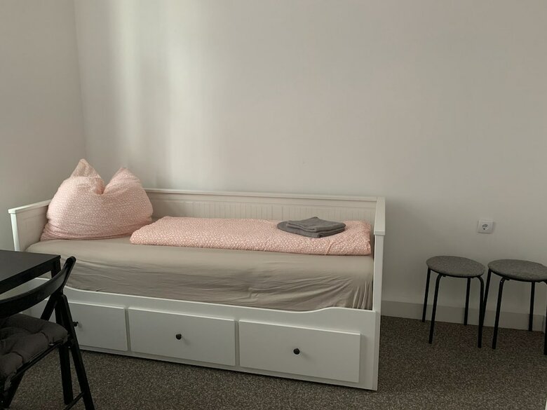 Hotel Private Room 5 Min To Main Station Wg