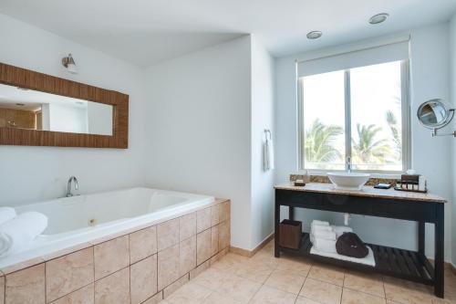 Hotel Las Terrazas Resort & Residences
