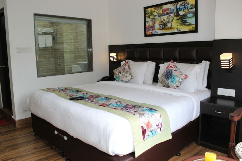 Hotel The Leenor Regency