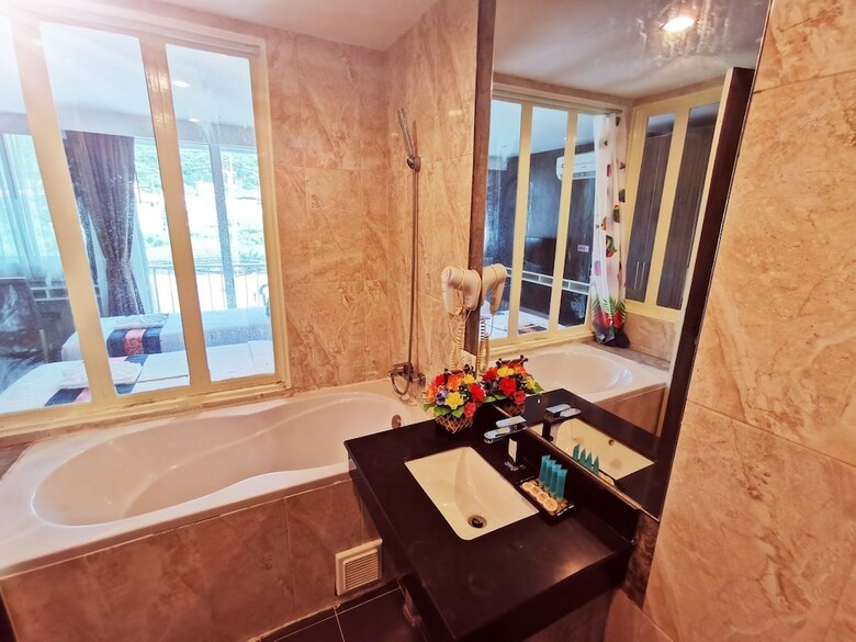 Paksaa Boutique Hotel Patong Phuket