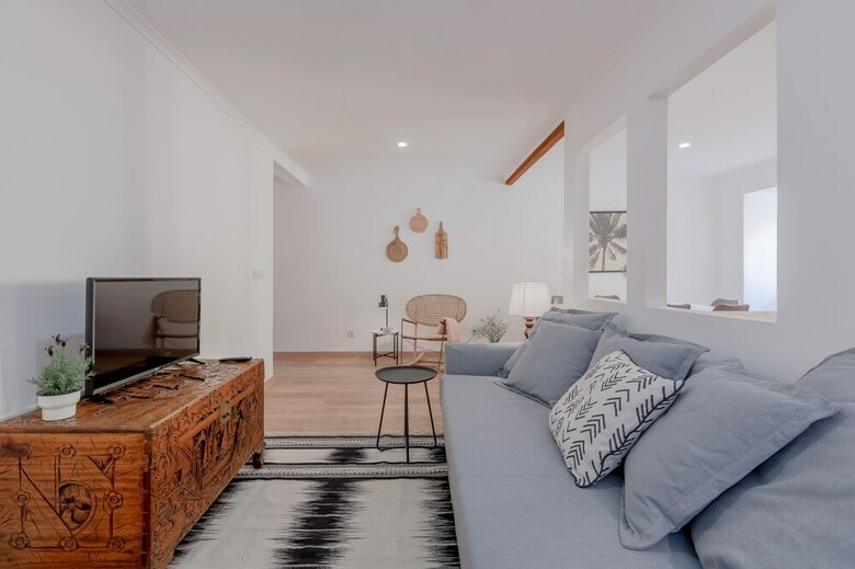 Bright & Spacious W/ Orange Tree Patio Apartment By Timecooler
