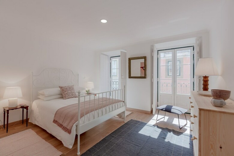 Bright & Spacious W/ Orange Tree Patio Apartment By Timecooler