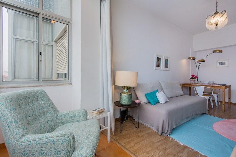 Light Filled Apartment + Free Pick-up, By Timecooler