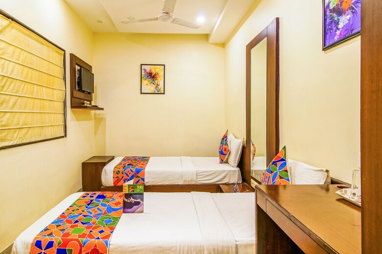 Hotel Fabexpress Loharkar's II