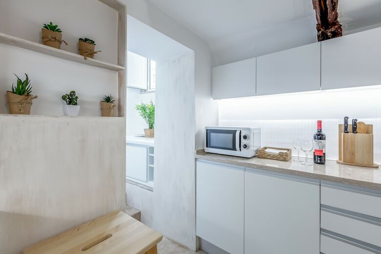 Renovated Typical Baixa Apartment + Free Pick-up, By Timecooler