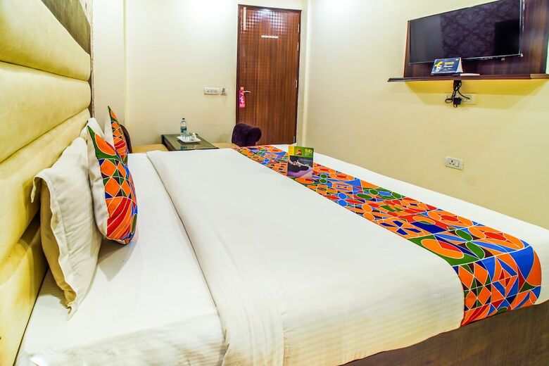 Fabhotel Raj Palace