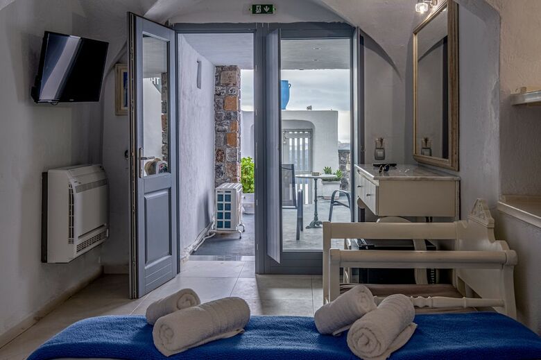 Hotel Loucas On The Cliff