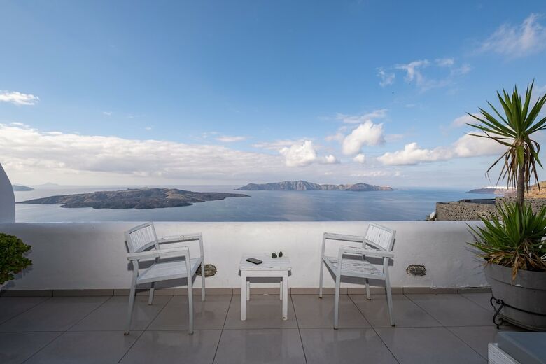 Hotel Loucas On The Cliff
