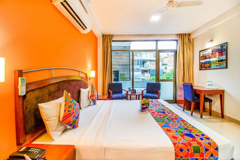 Fabhotel Divine Inn