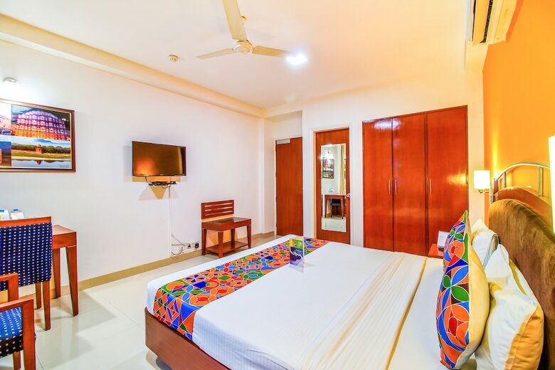 Fabhotel Divine Inn