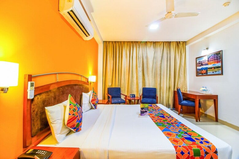 Fabhotel Divine Inn
