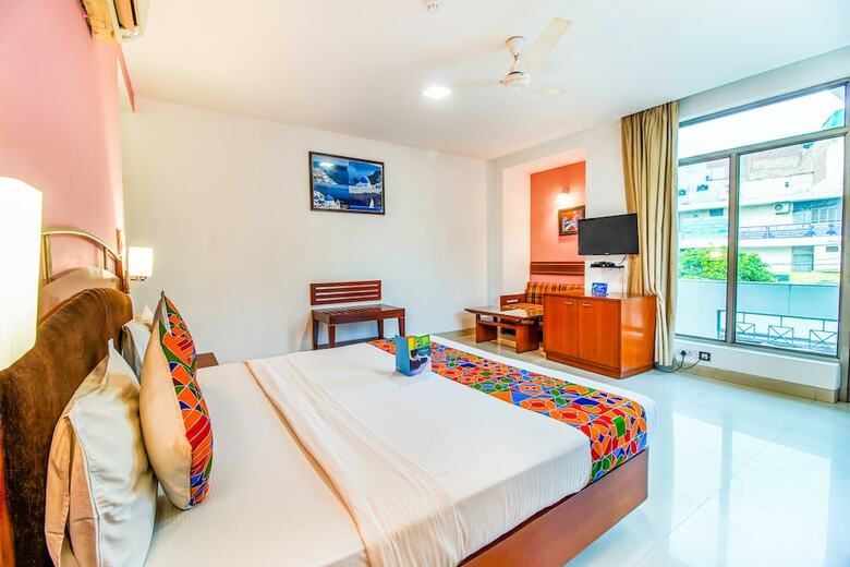 Fabhotel Divine Inn