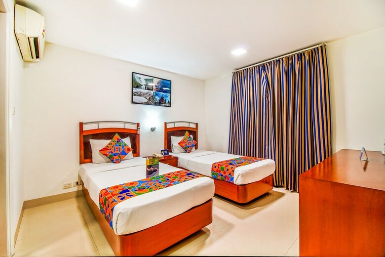 Fabhotel Divine Inn