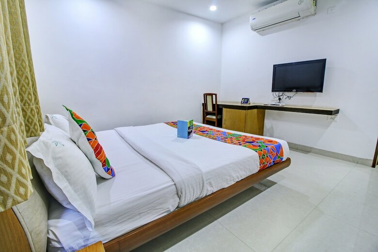 Fabhotel Syberitic Suites