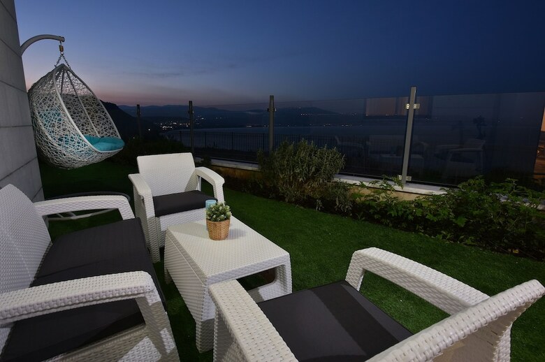Apartamento Ariston Luxury Garden Apt W Private Pool