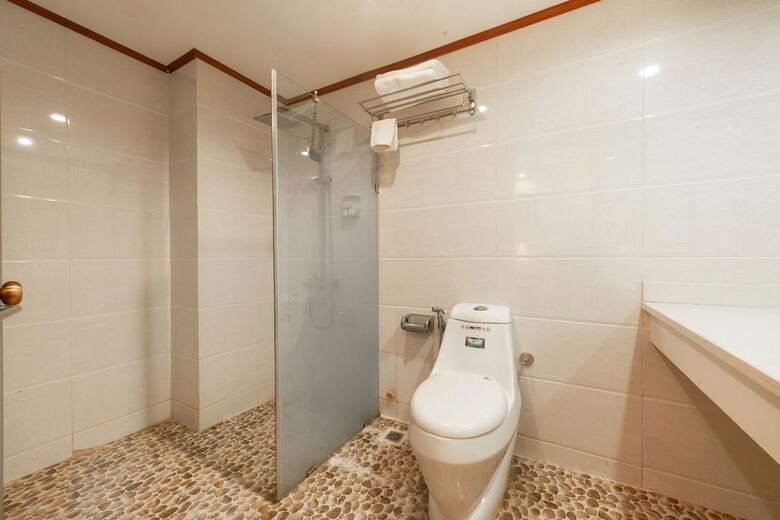 Oyo 222 Queen Hotel