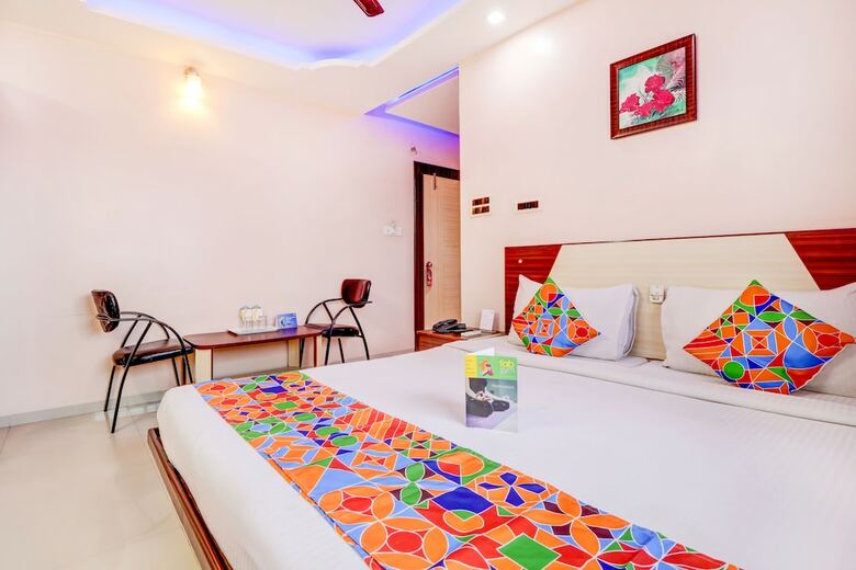 Fabhotel Crystal Court Inn