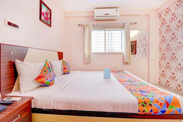 Fabhotel Crystal Court Inn