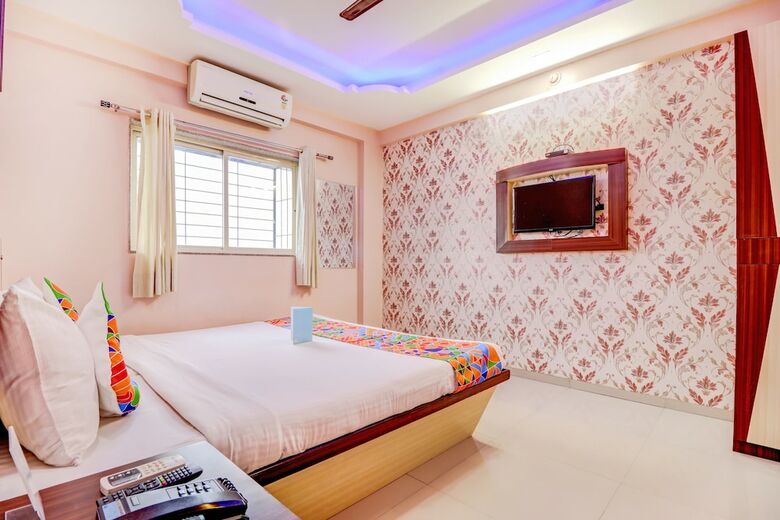 Fabhotel Crystal Court Inn