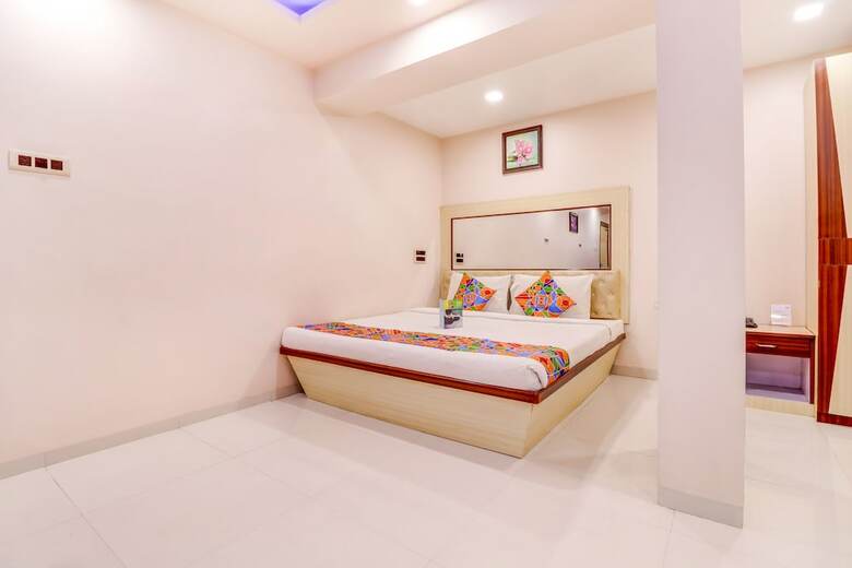 Fabhotel Crystal Court Inn