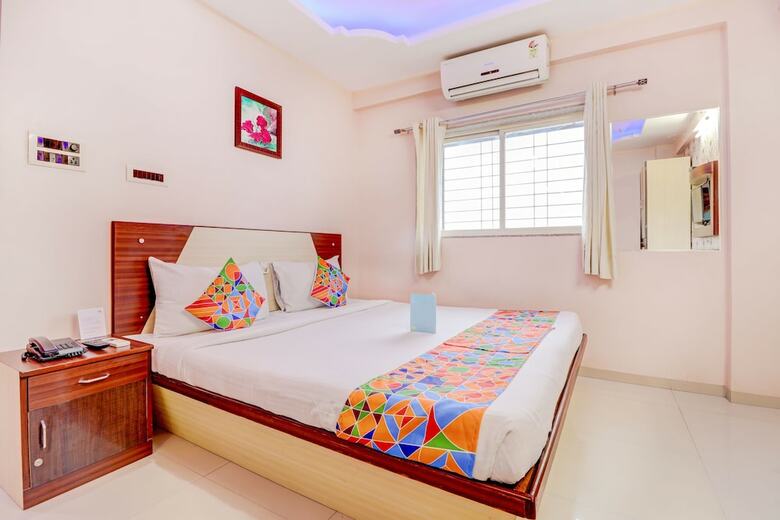 Fabhotel Crystal Court Inn