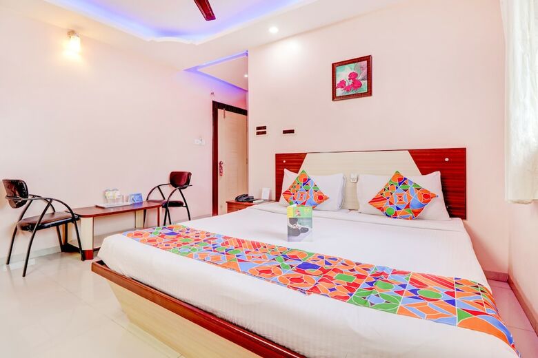 Fabhotel Crystal Court Inn
