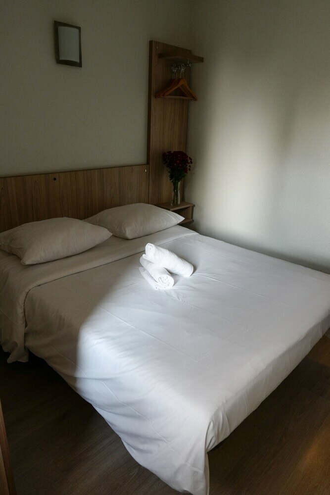 Brit Hotel Parc Azur Toulon