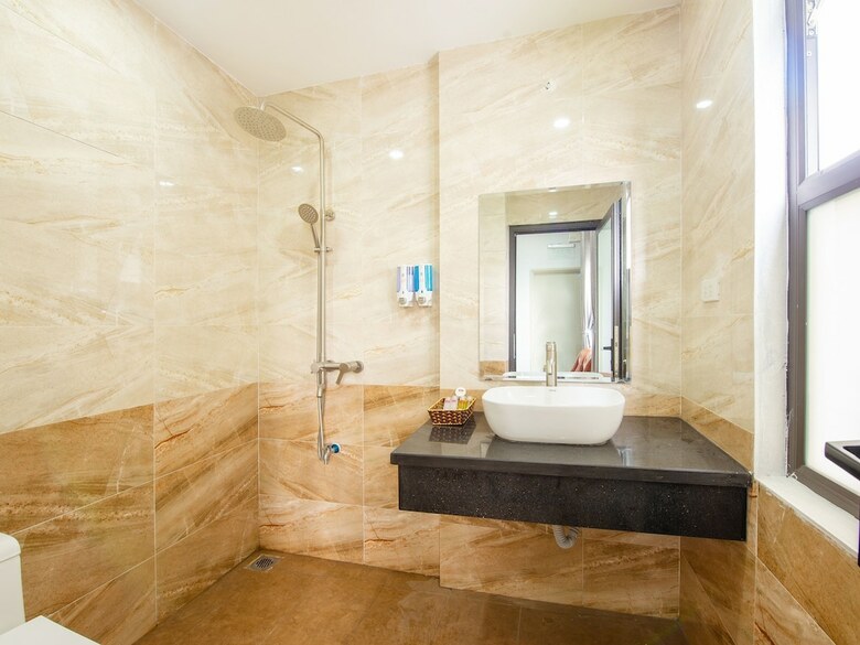 Oyo 411 Van Nam Hotel