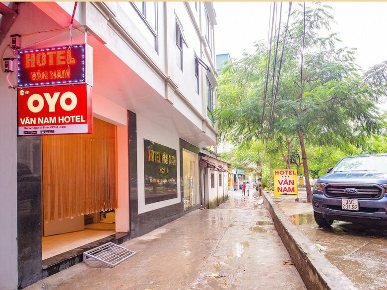Oyo 411 Van Nam Hotel