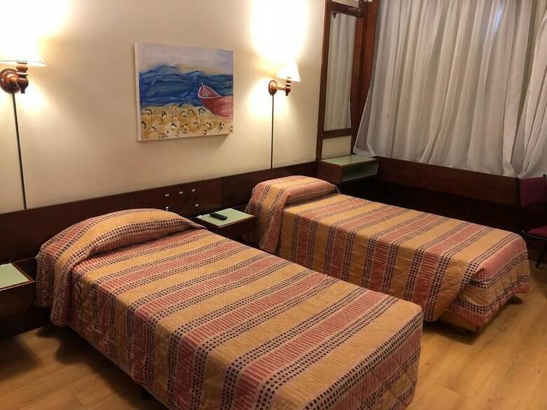 Oyo 2s Hotel
