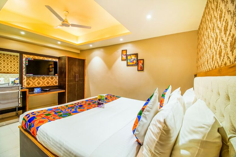 Fabhotel Svr And Banquet
