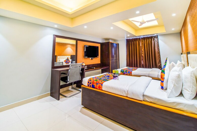 Fabhotel Svr And Banquet