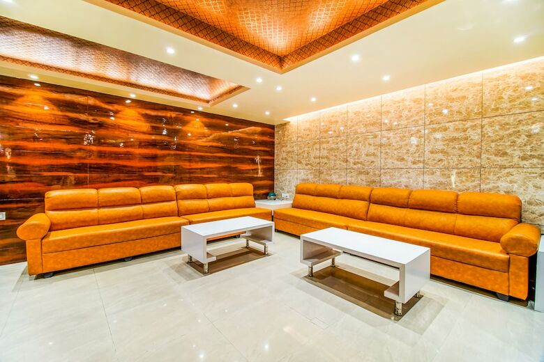 Fabhotel Svr And Banquet