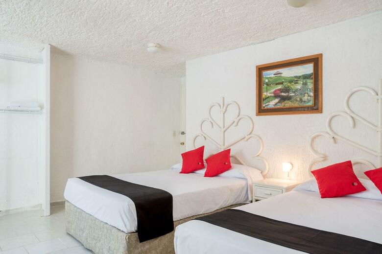 Hotel Capital O Farallon Inn