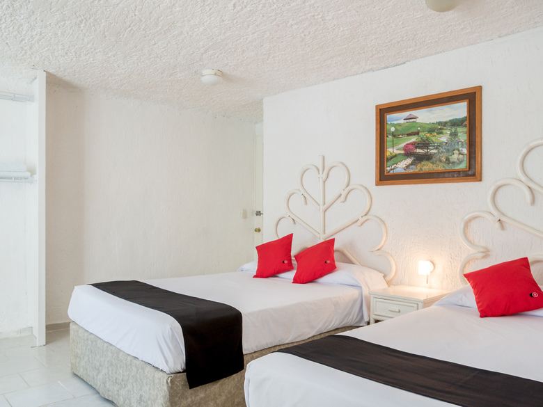 Hotel Capital O Farallon Inn