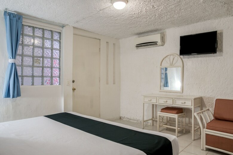 Hotel Capital O Farallon Inn
