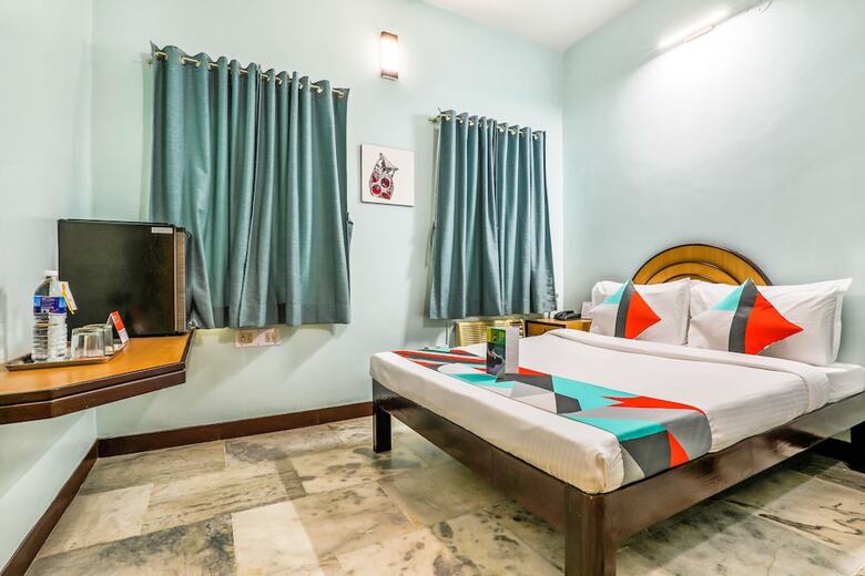 Hotel Fabexpress Santhi Inn
